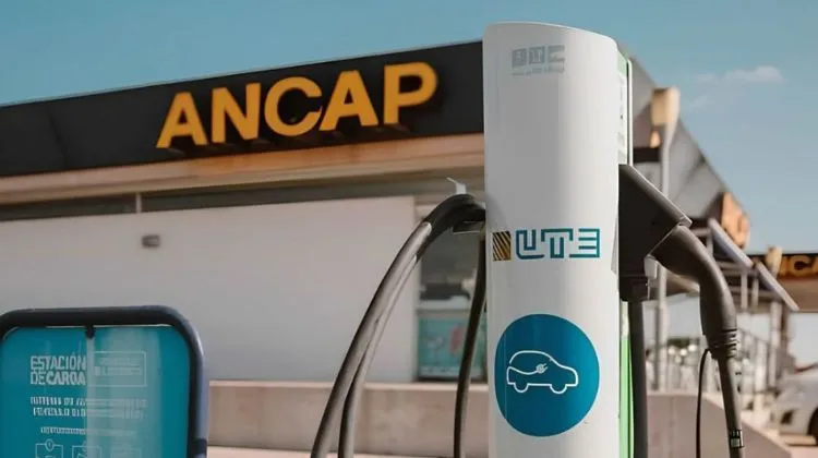Ahorro auto eléctrico Uruguay 2026 — AutoEnCuotas